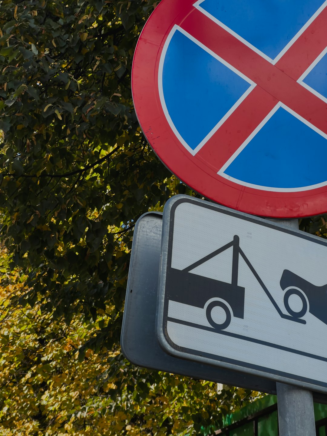 no-parking-and-towing-zone-sign-bcauddygwce